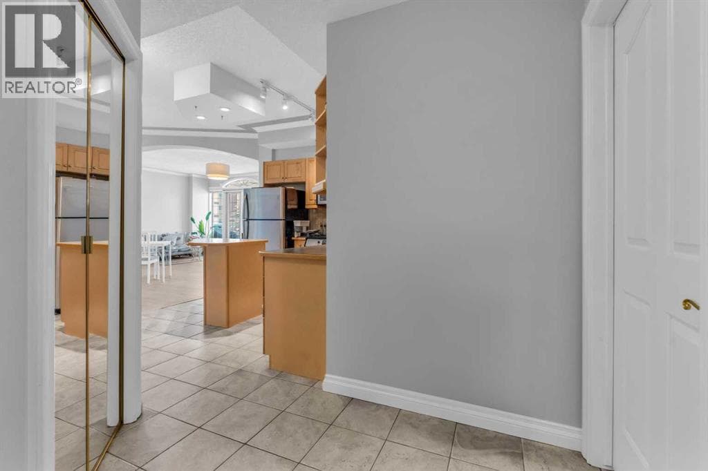 303, 1315 12 Avenue SW photo 3
