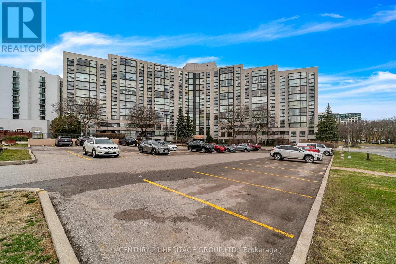 3 bed 2 bath single family at 806 - 30 HARDING BOULEVARD W — $788,000