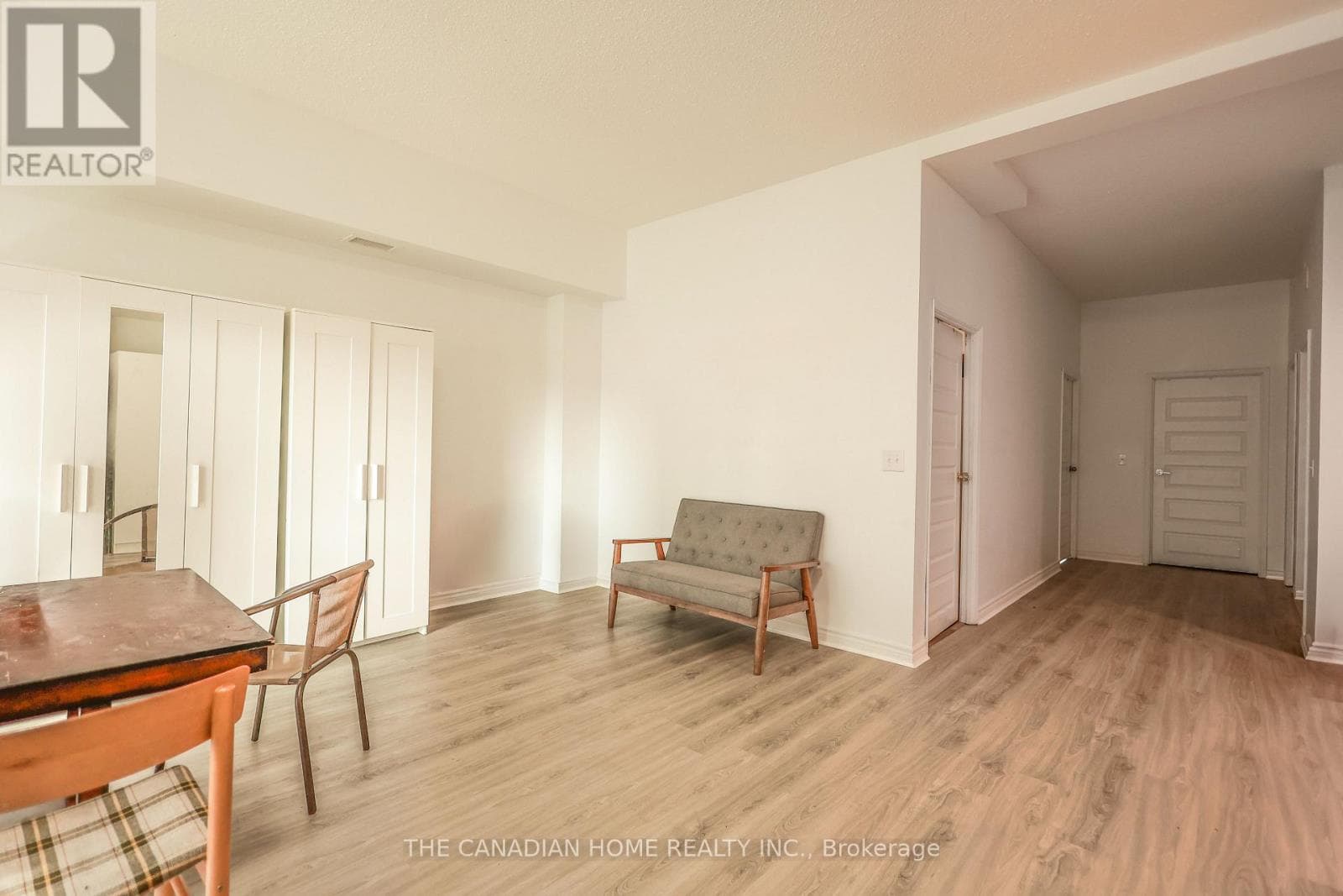 304 - 160 KING STREET N photo 2