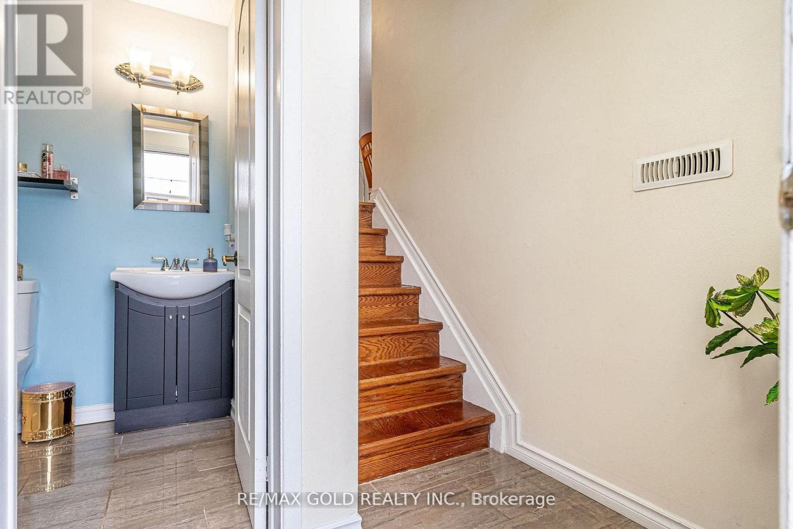 33 - 33 GUILDFORD CRESCENT photo 2