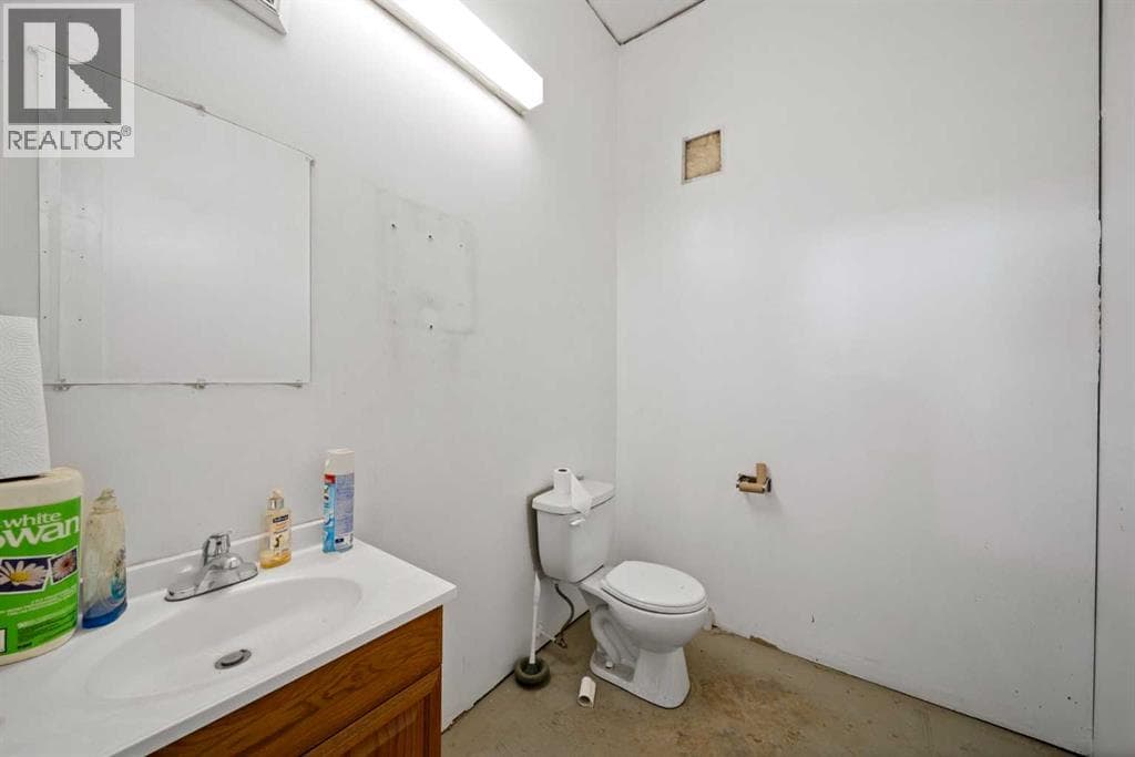 10 & 20, 8028 Edgar Industrial Crescent photo 4