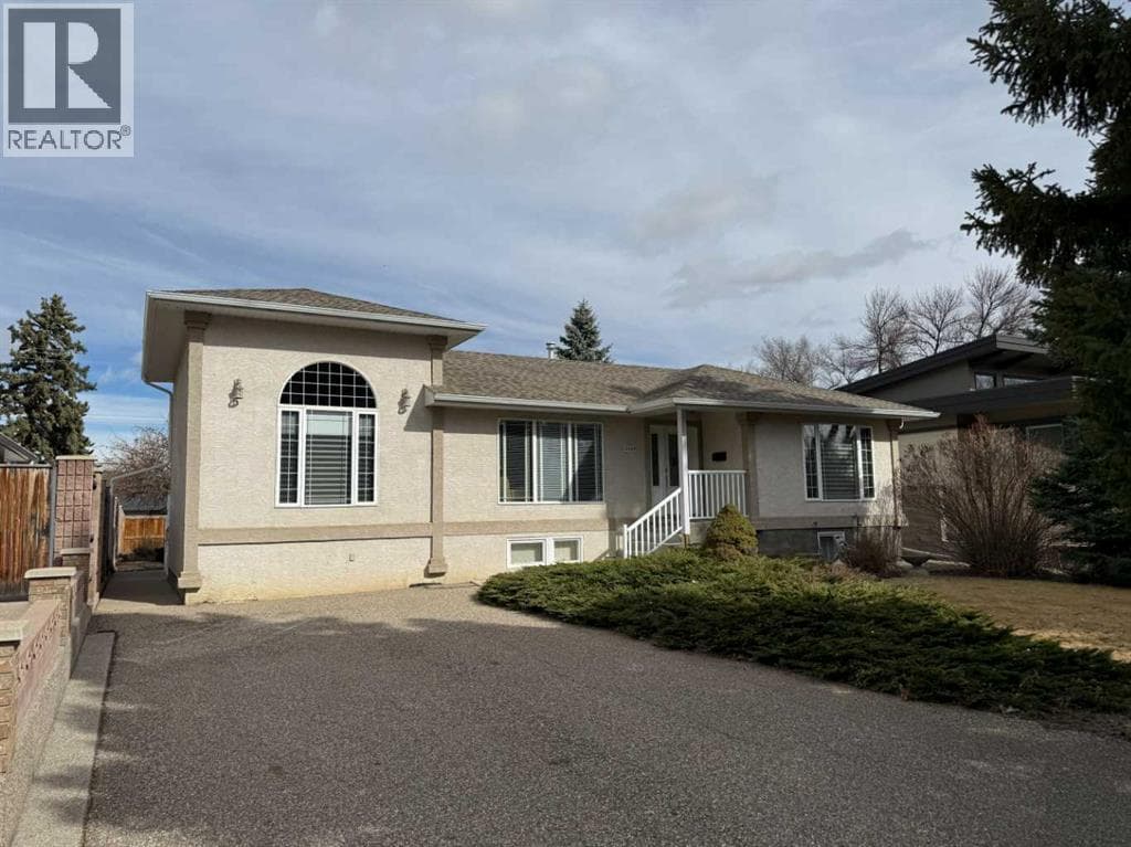 3 bed 3 bath single family at 3315 Parkside Drive S — $799,000