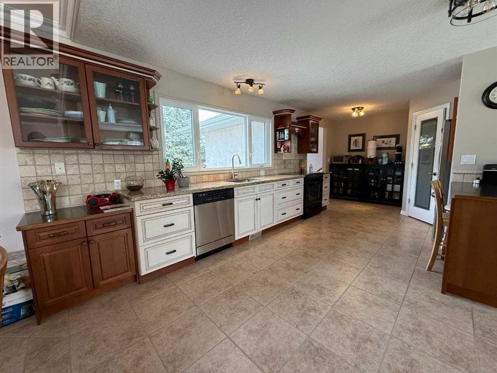 3315 Parkside Drive S photo 3