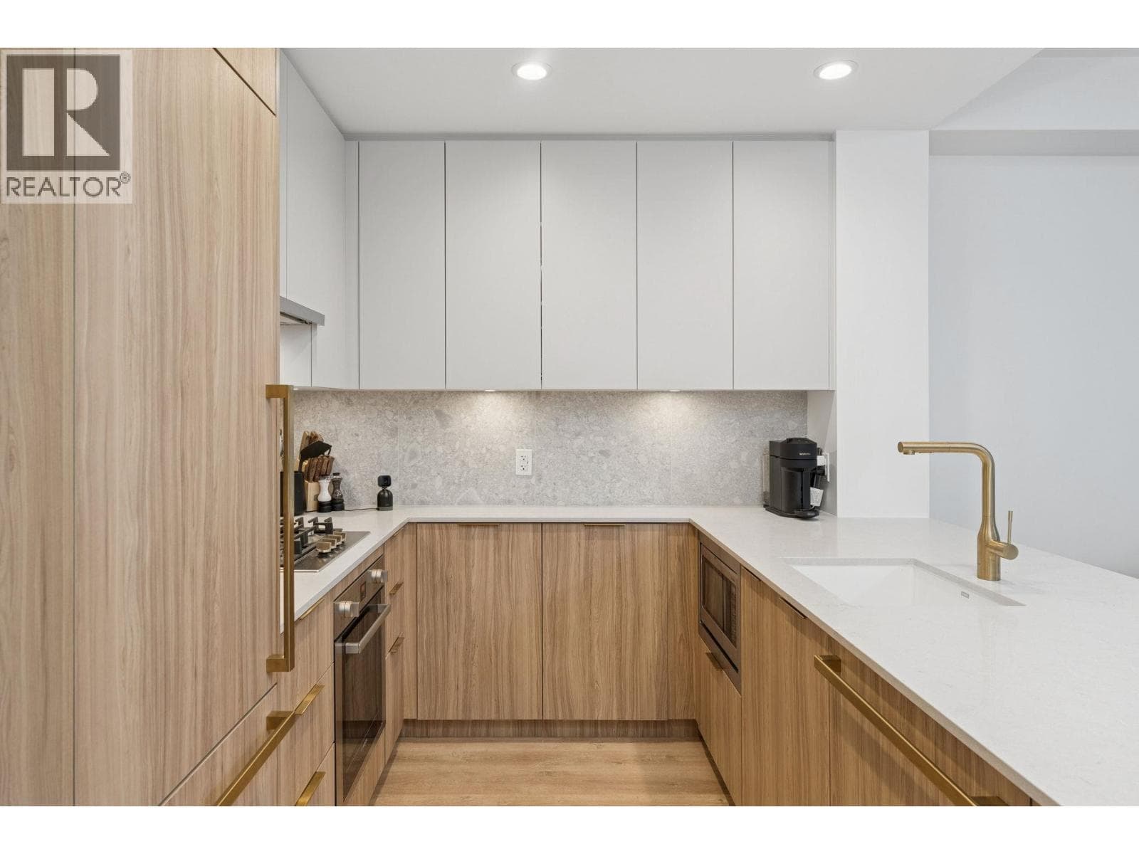 208 2375 EMERY COURT photo 2