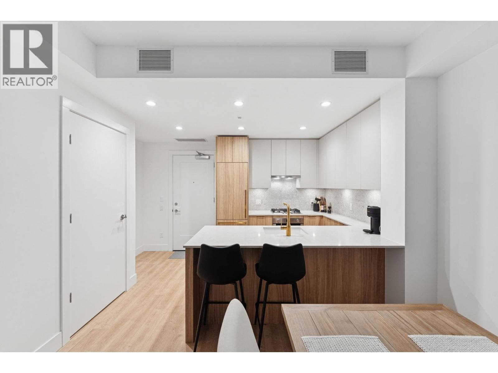 208 2375 EMERY COURT photo 5