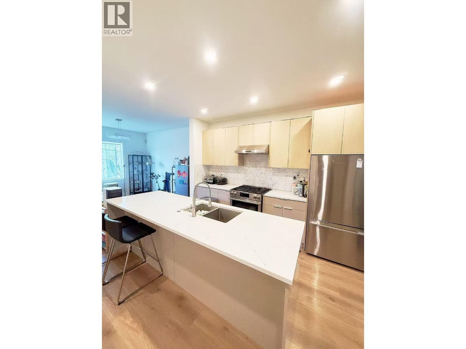 8 7780 BRIDGE STREET photo 4