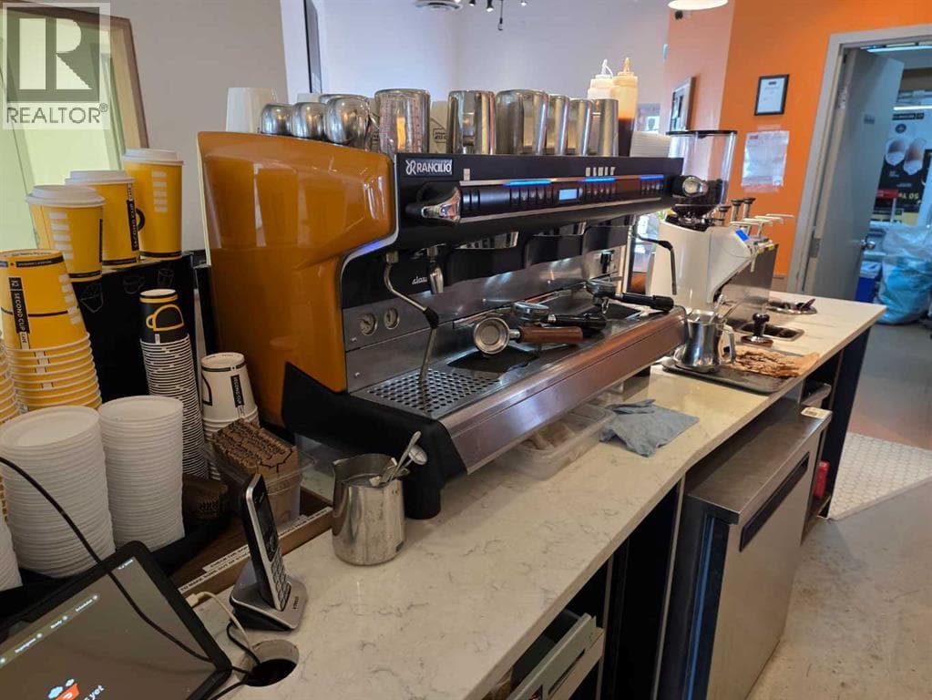2803 17 Avenue SW photo 3