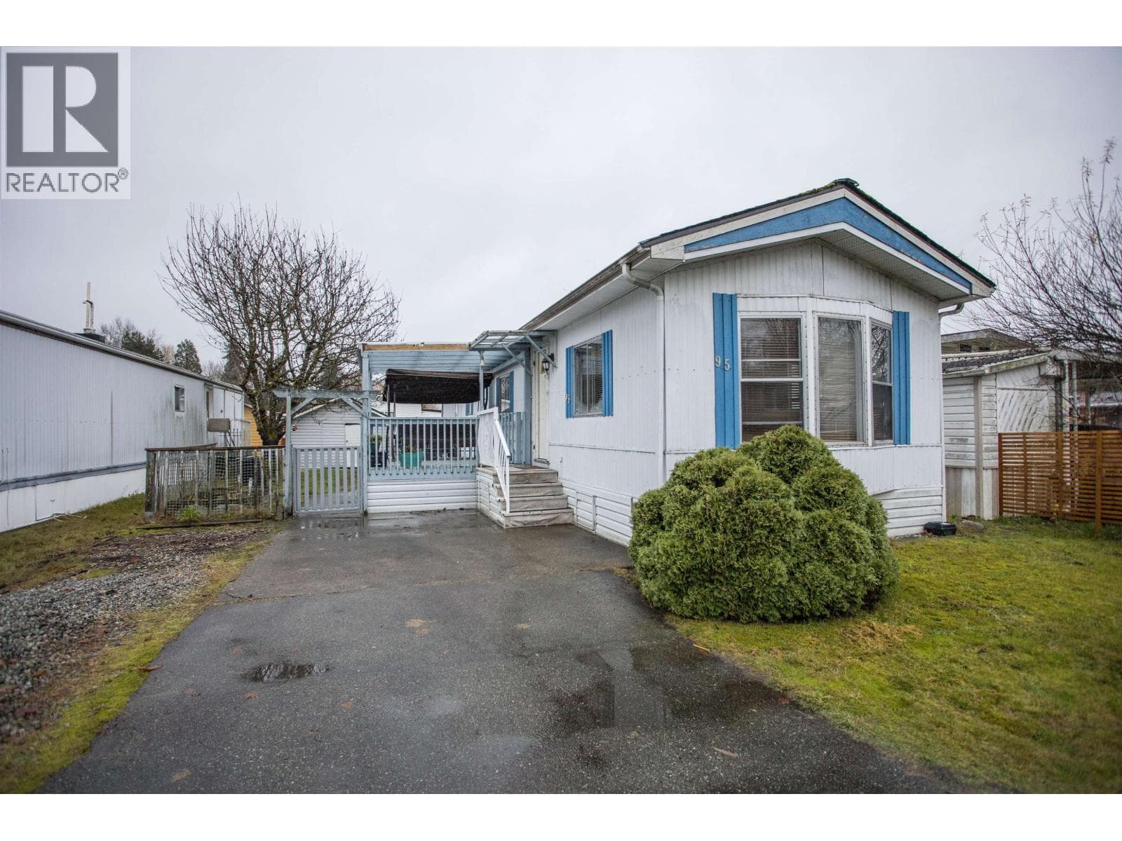 3 bed 1 bath single family at 95 145 KING EDWARD STREET — $230,000