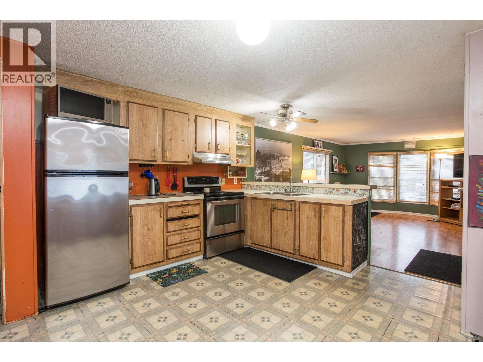95 145 KING EDWARD STREET photo 2