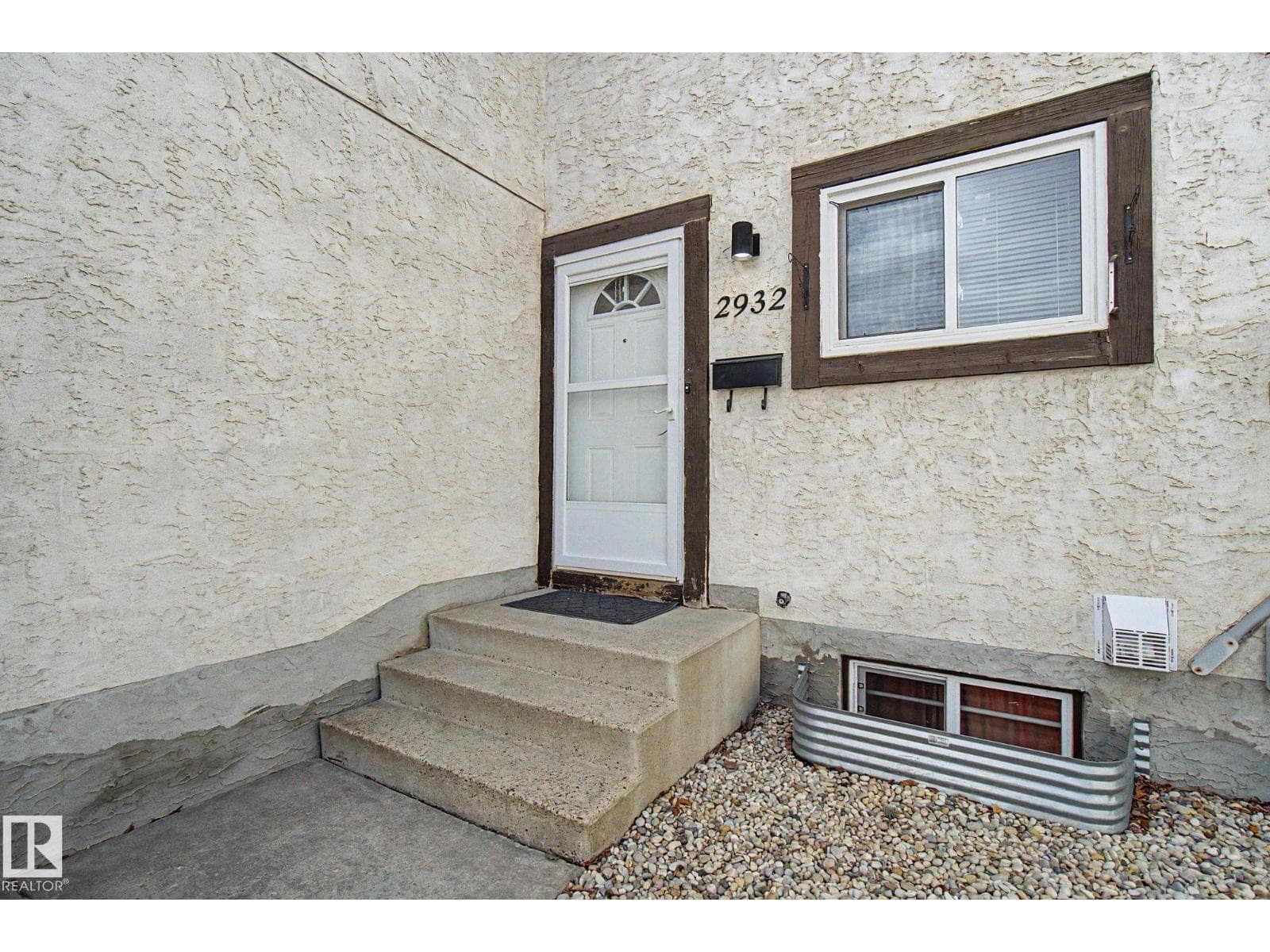 2932 36 ST NW photo 2