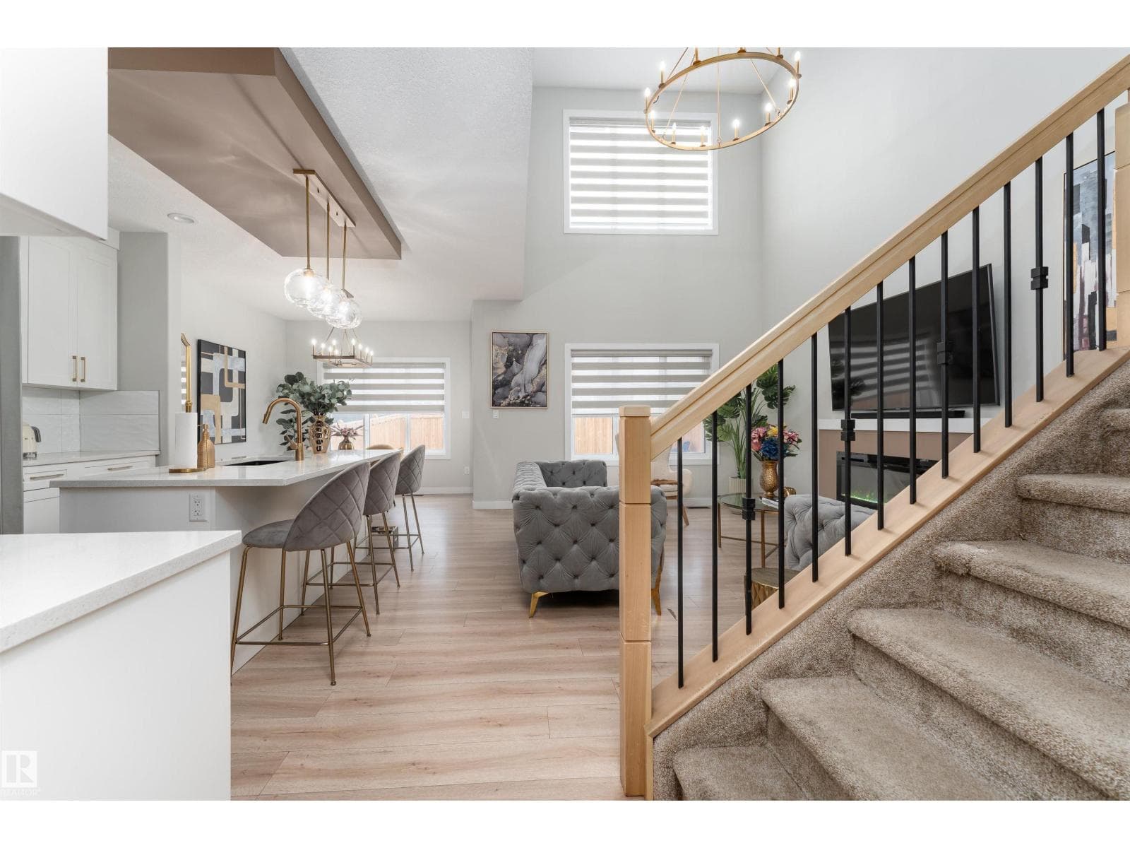 993 BERG PL photo 3