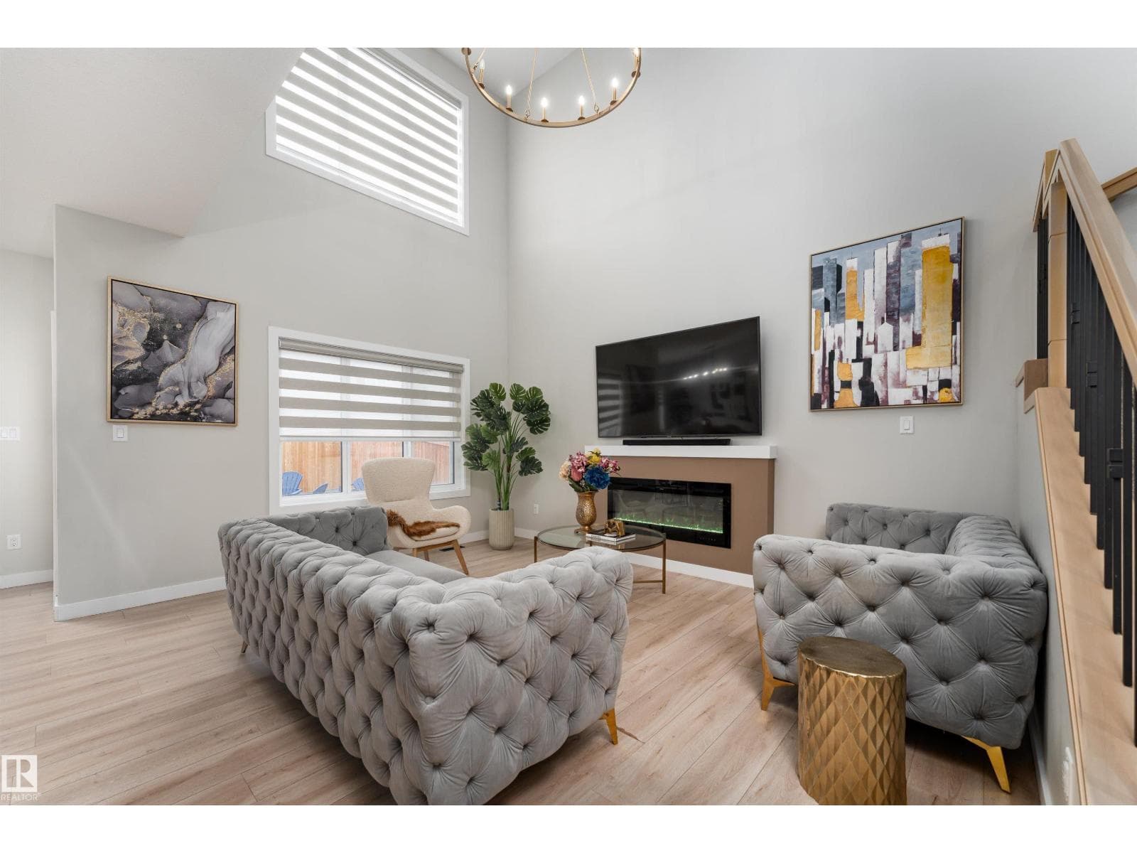 993 BERG PL photo 4