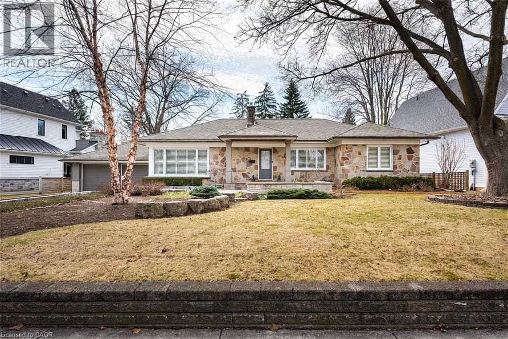 262 OAKWOOD Crescent photo 2