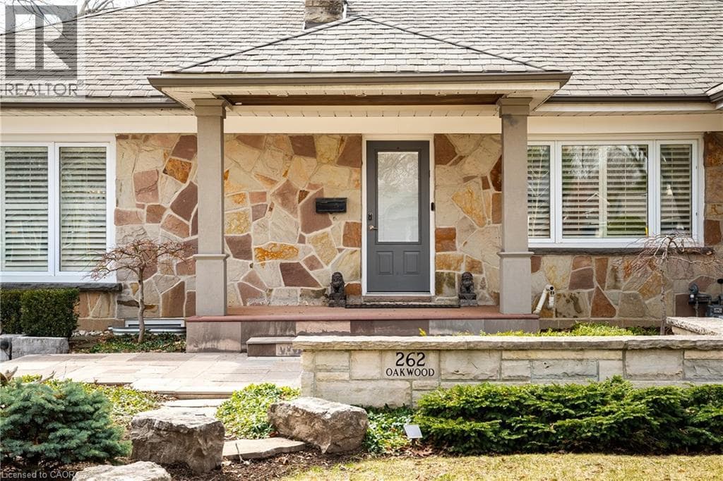 262 OAKWOOD Crescent photo 5