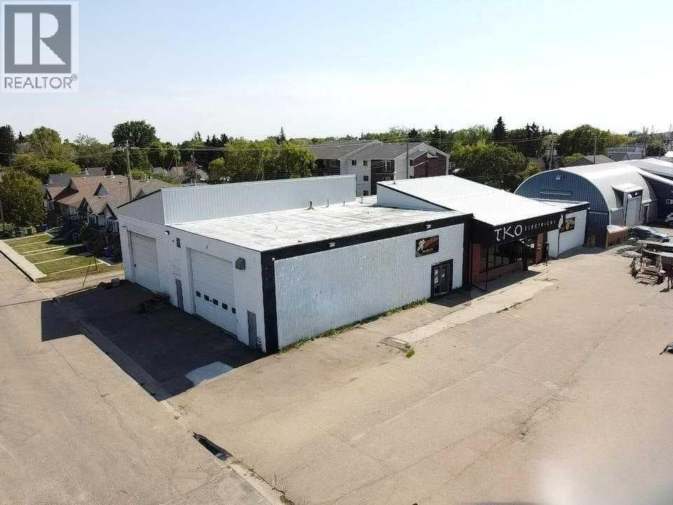 5305 49 Street photo 2