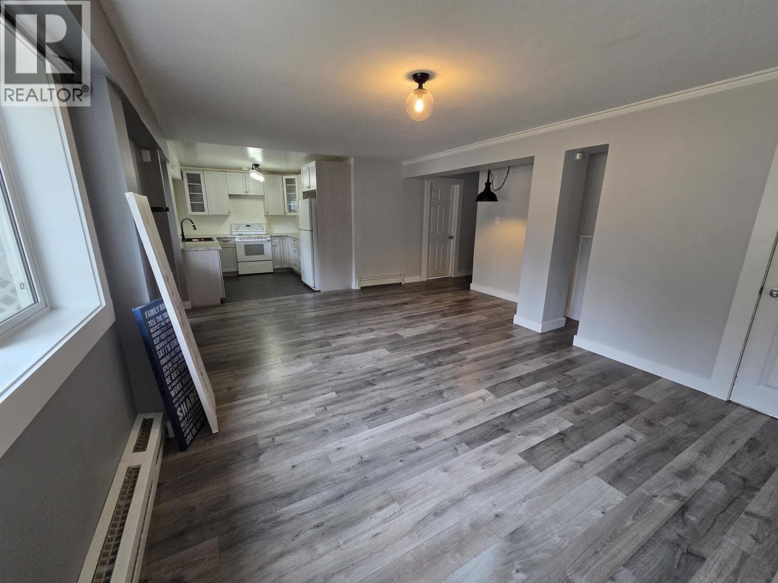 2434 KROYER STREET photo 4