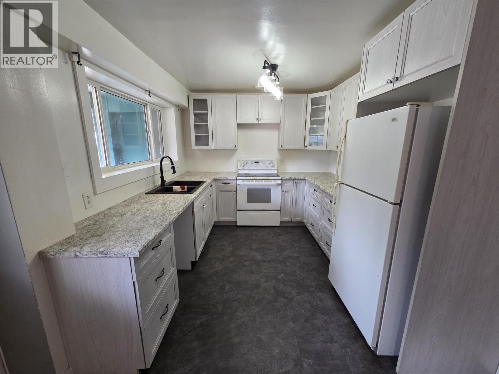 2434 KROYER STREET photo 2