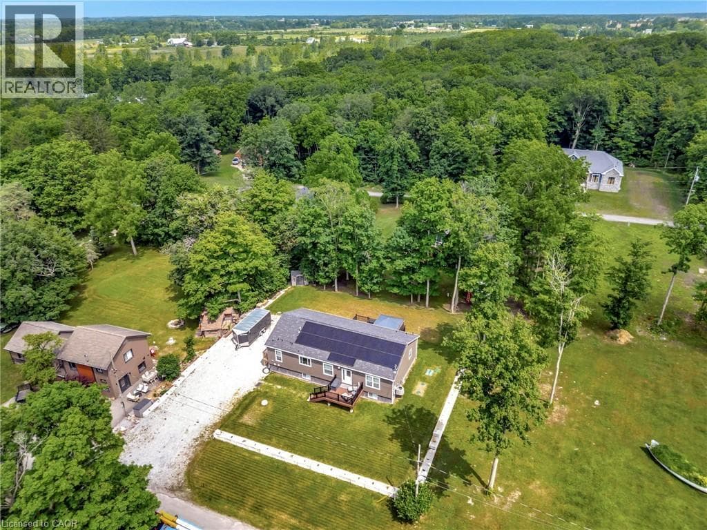 4881 MAPLEVIEW Crescent photo 3