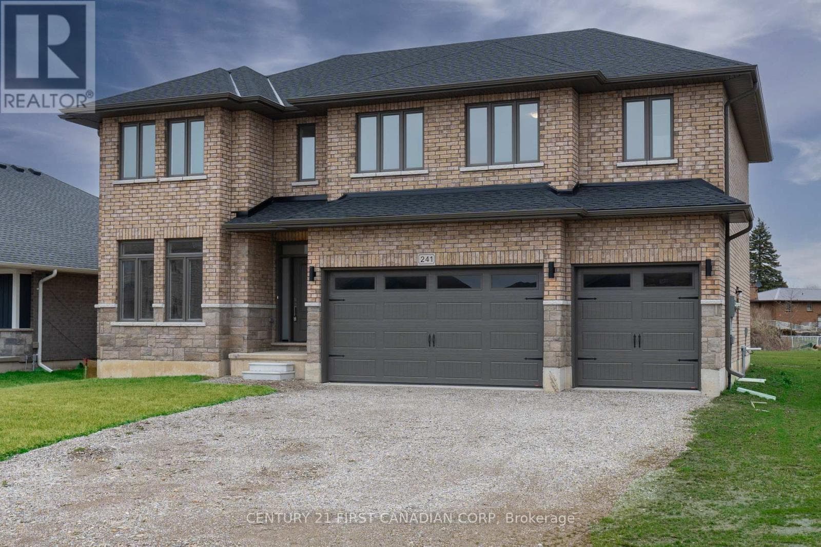 241 LEITCH STREET photo 2