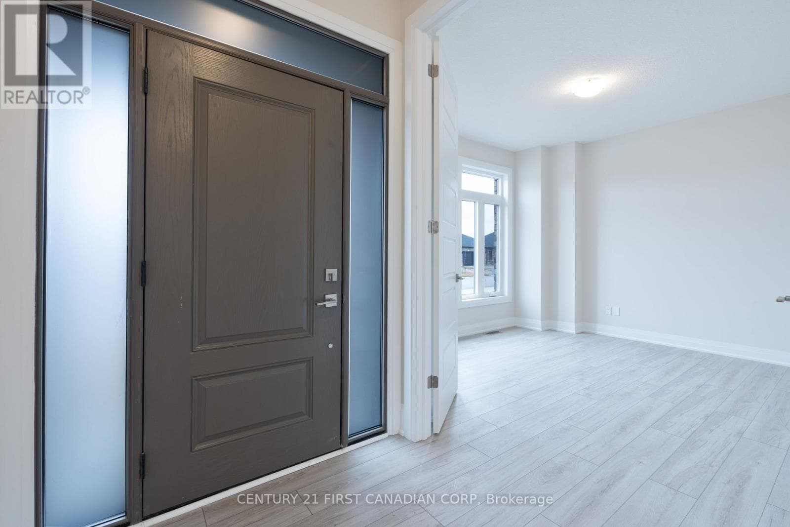 241 LEITCH STREET photo 3