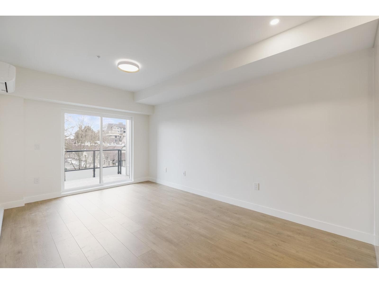 407 15353 17 AVENUE photo 3