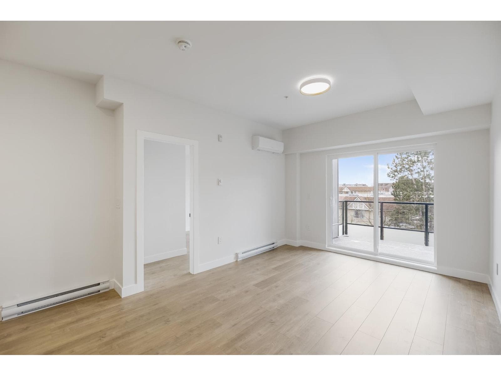 407 15353 17 AVENUE photo 5
