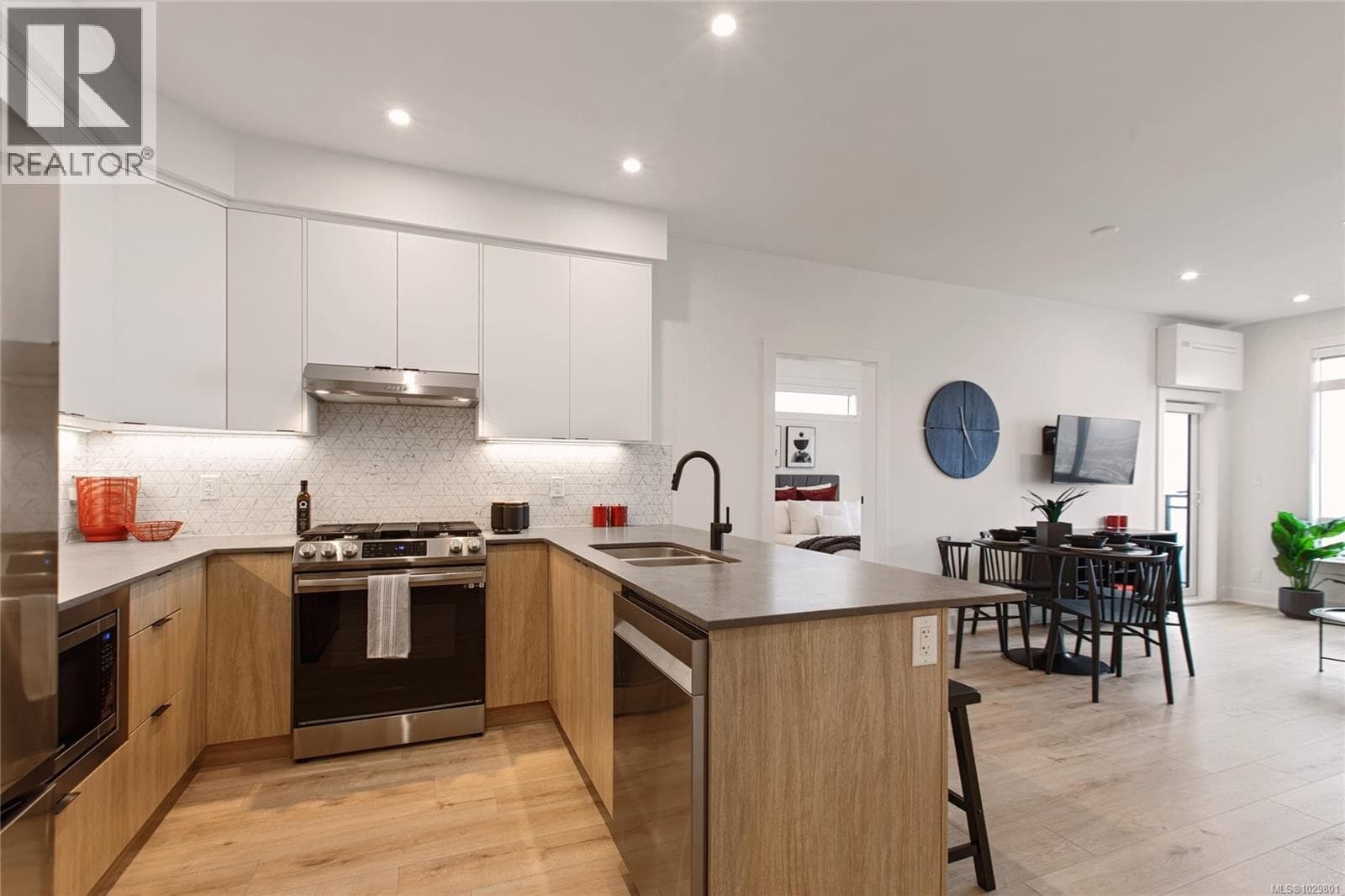 501 1114 Samar Cres photo 3