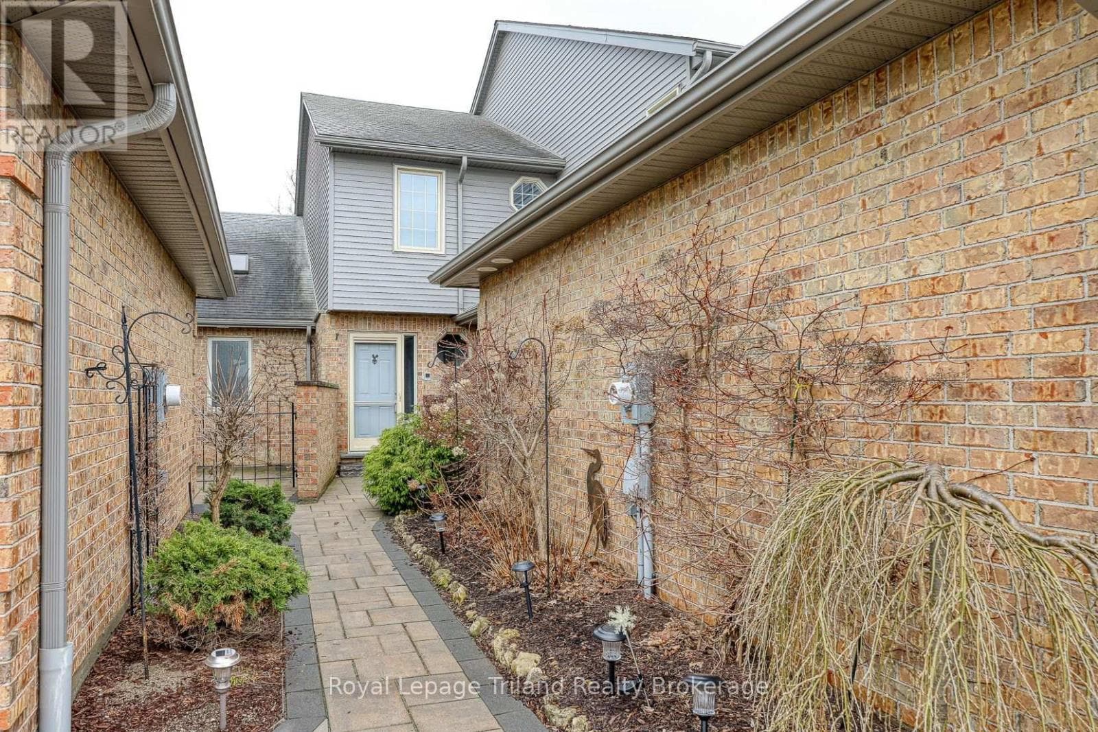 637 LANSDOWNE AVENUE photo 2