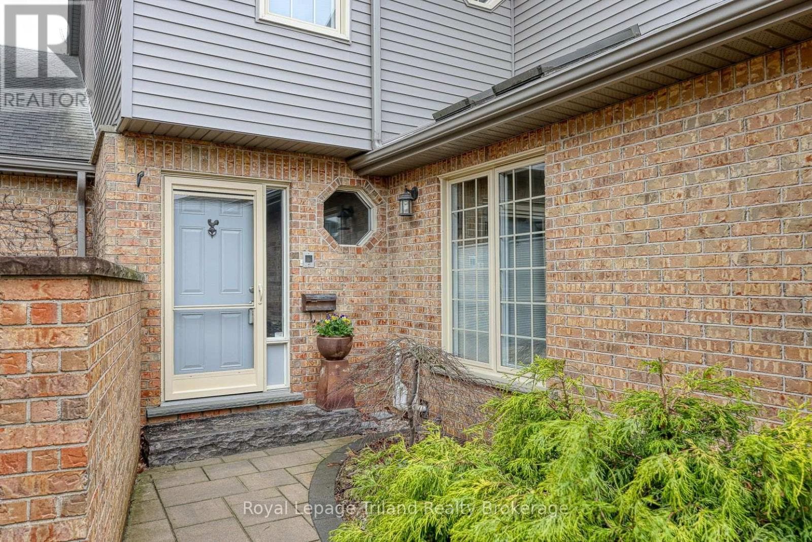 637 LANSDOWNE AVENUE photo 3
