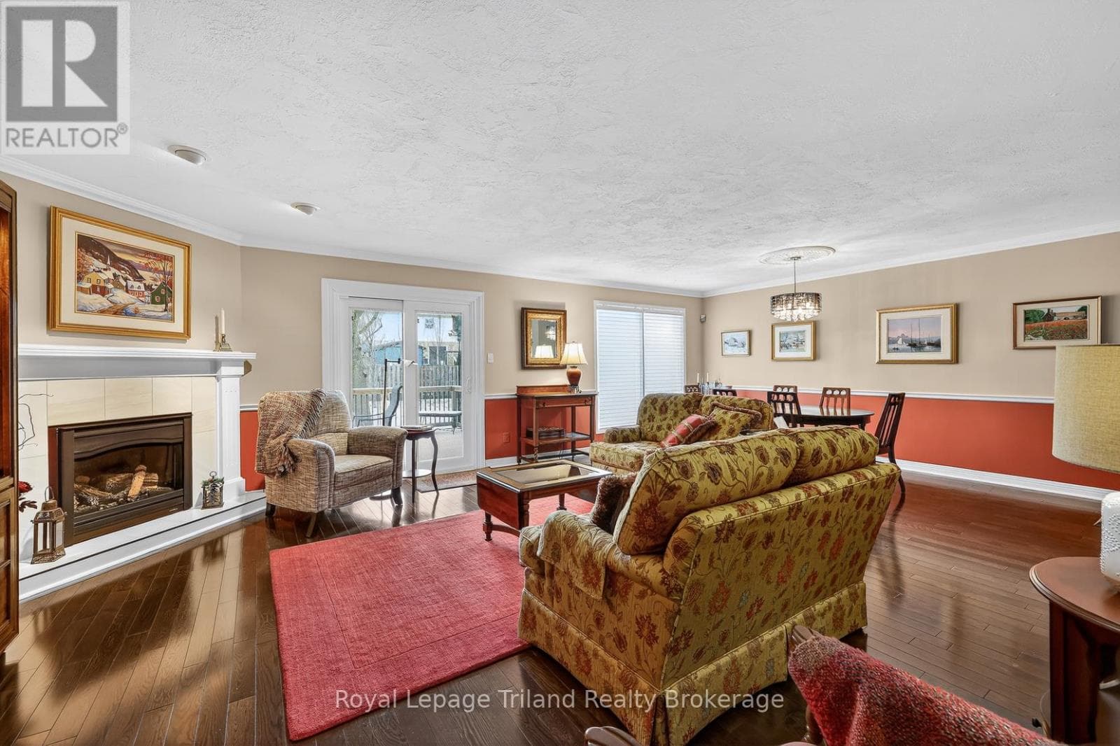 637 LANSDOWNE AVENUE photo 5