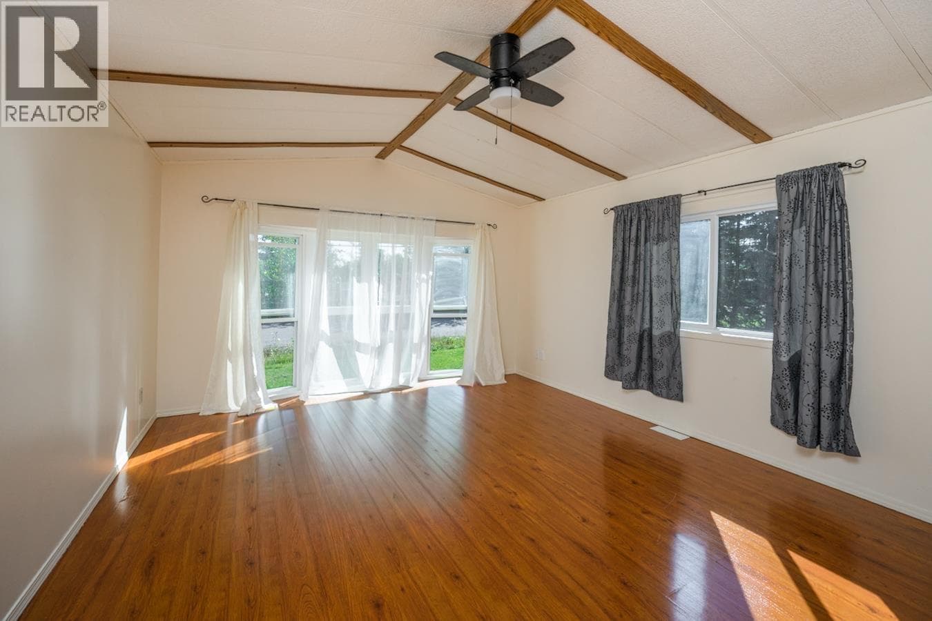 8487 PETER ROAD photo 2