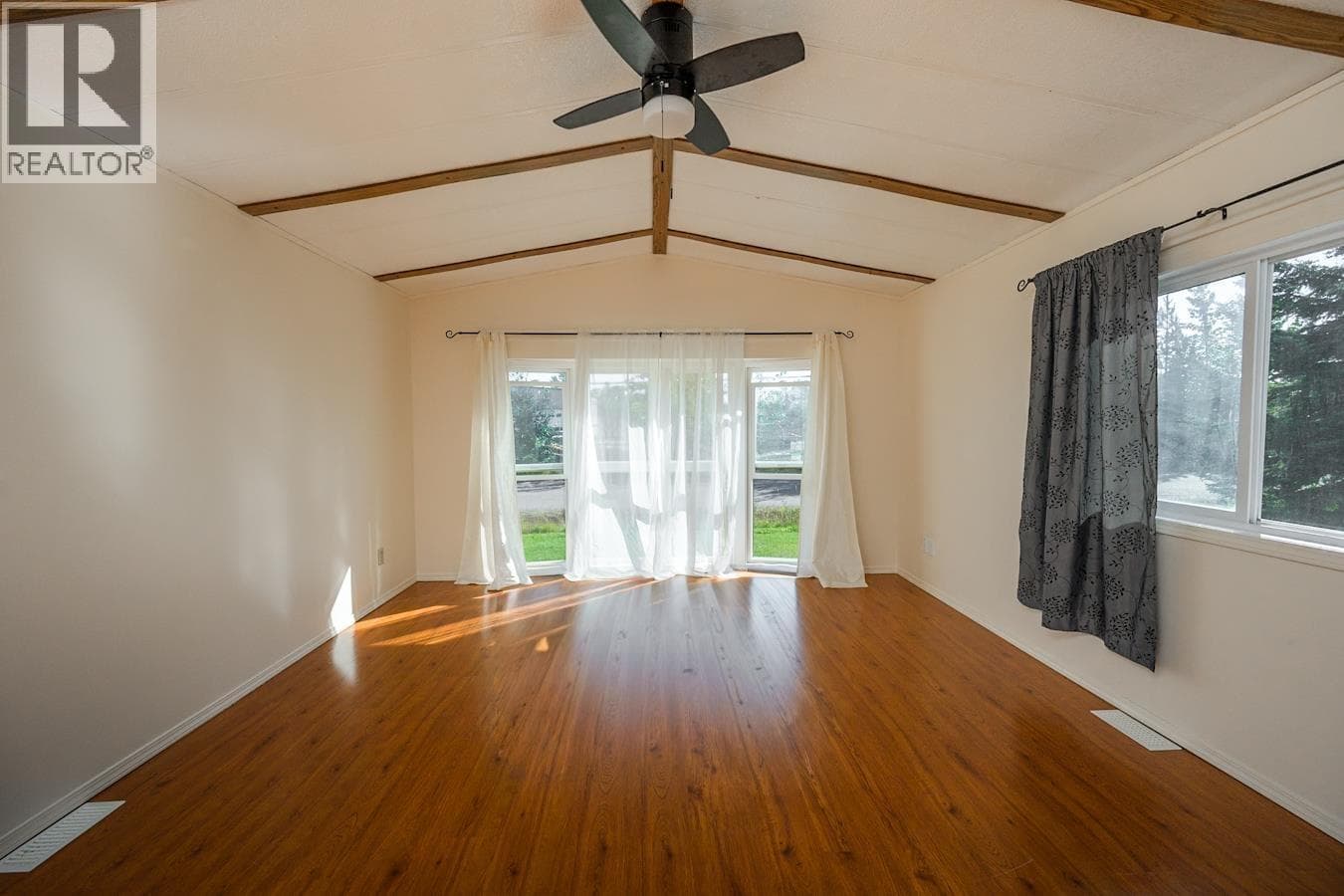 8487 PETER ROAD photo 3