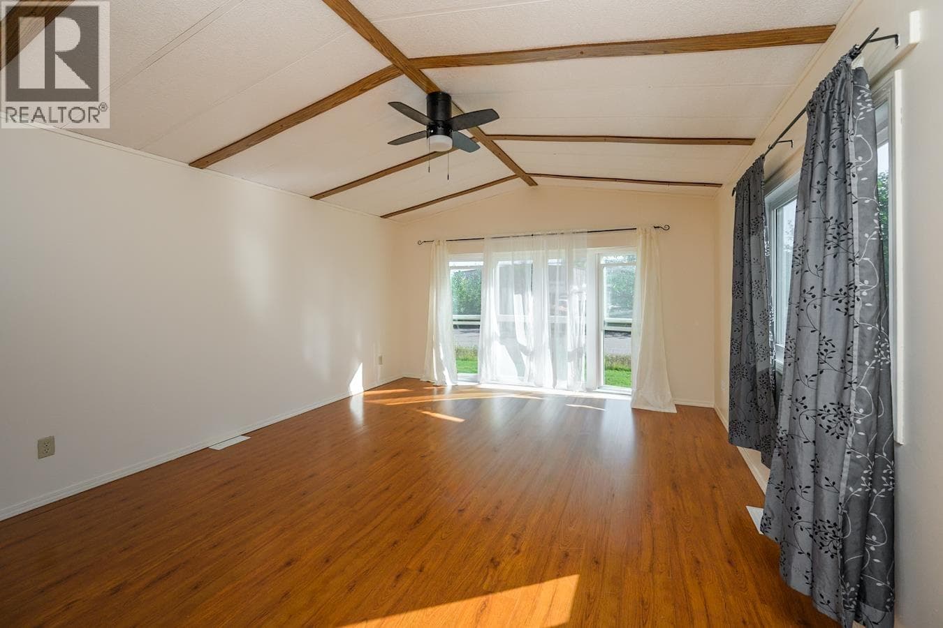 8487 PETER ROAD photo 4