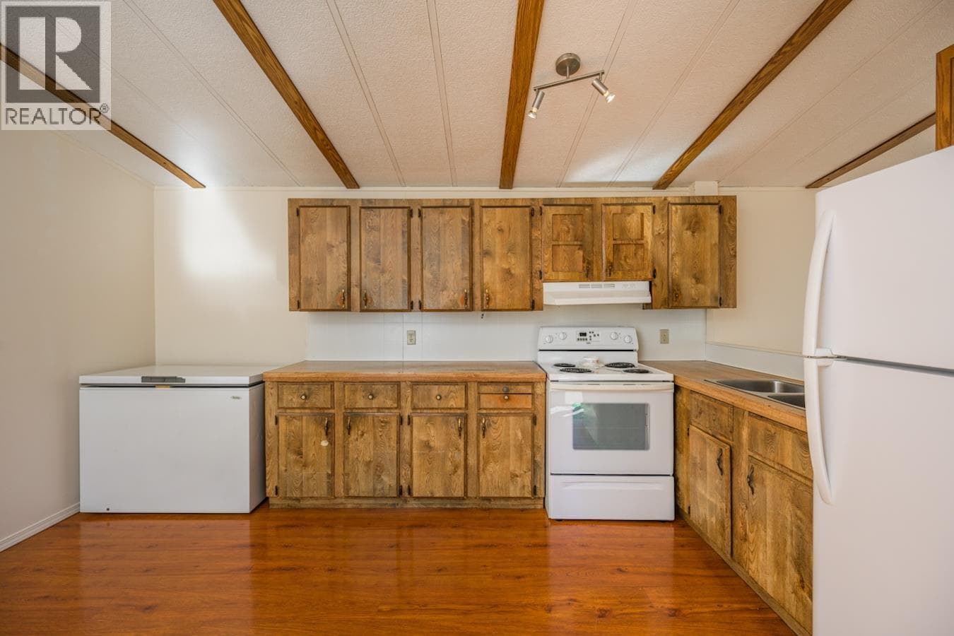 8487 PETER ROAD photo 5