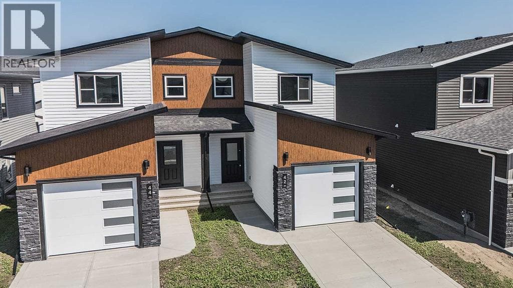 3 bed 3 bath single family at 44 Earl Close — $469,900