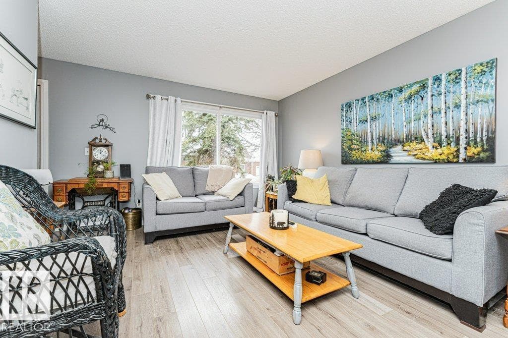 8 DUKE DR photo 3