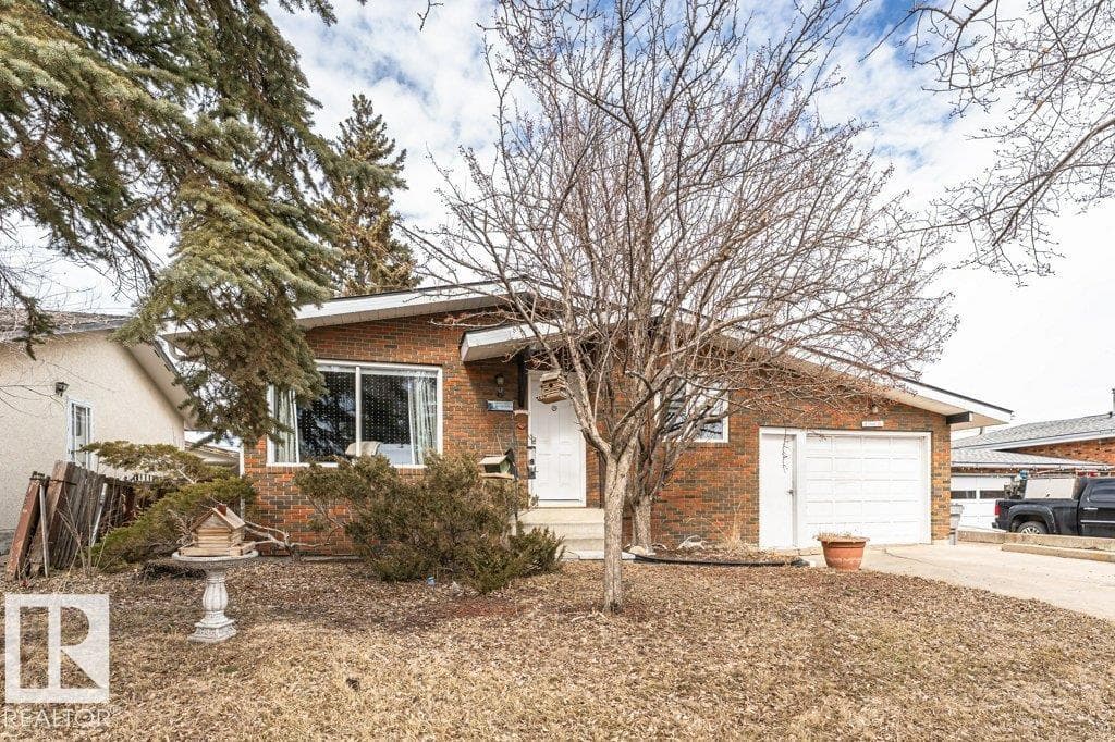 3 bed 3 bath single family at 8 DUKE DR — $289,500