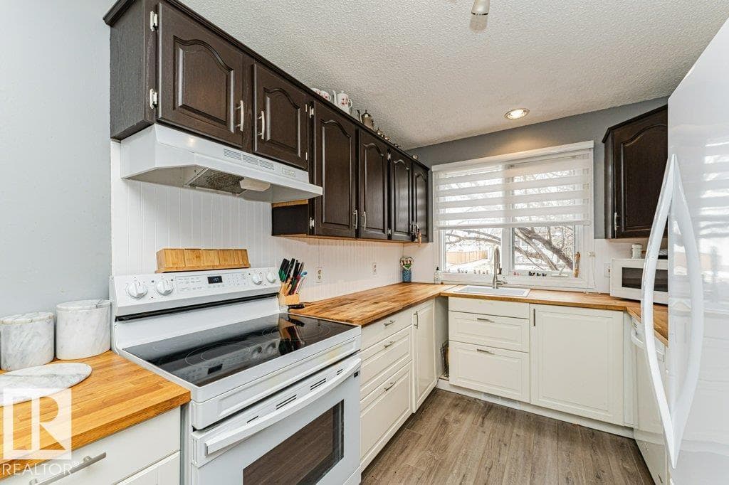 8 DUKE DR photo 5