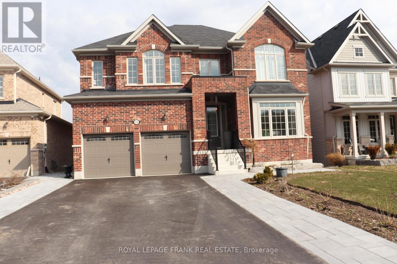 60 HENNESSEY CRESCENT photo 2