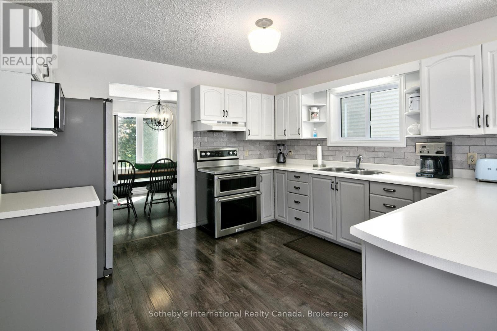 26 MIDDLE AVENUE photo 5
