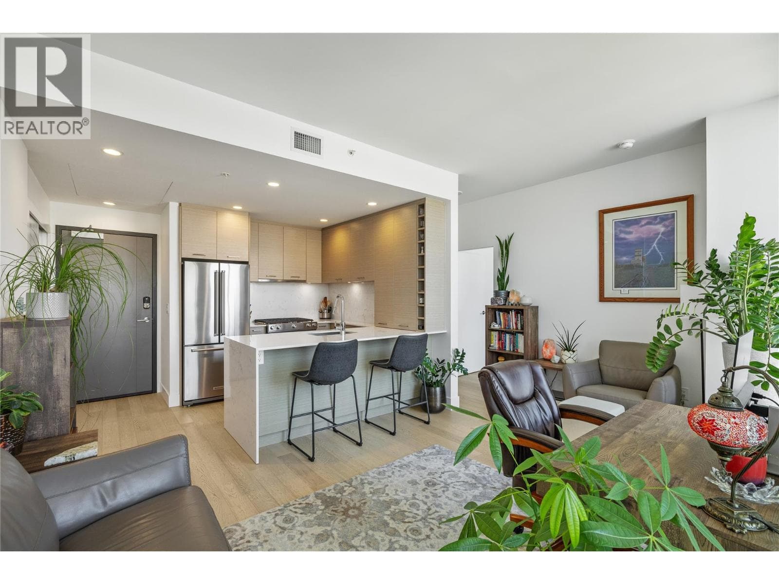 1181 Sunset Drive Unit# 1907 photo 4