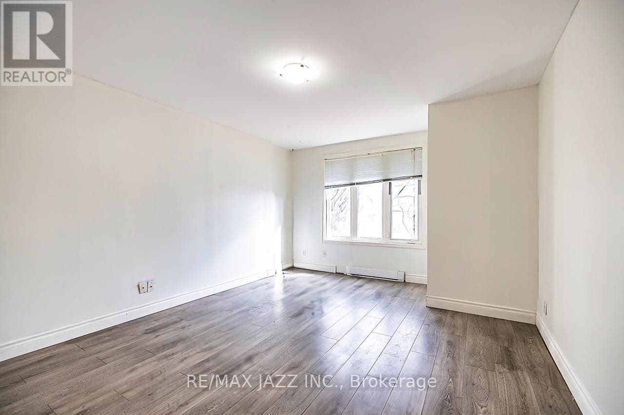 380 PHILLIP MURRAY AVENUE photo 4