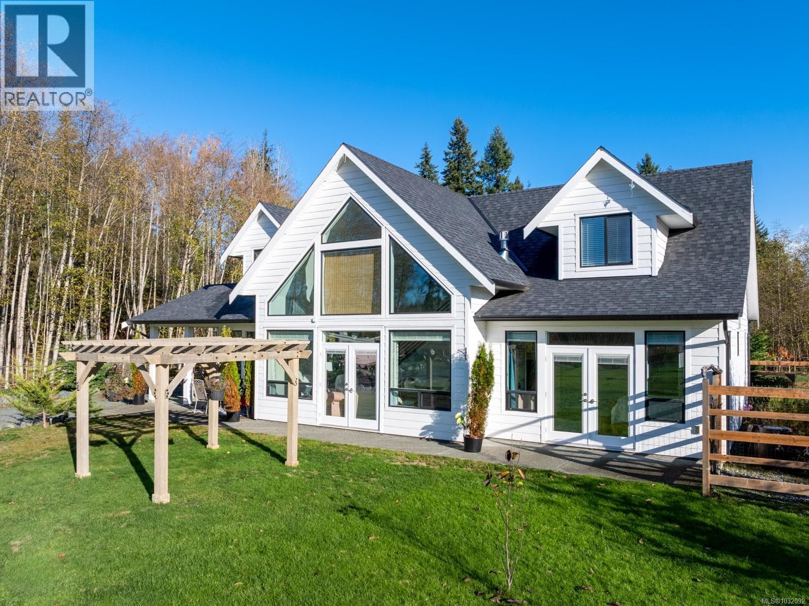 8740 Oyster River Way photo 3