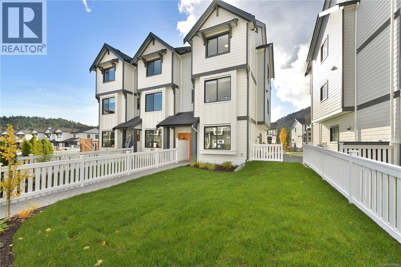 1495 Atlas Dr photo 3