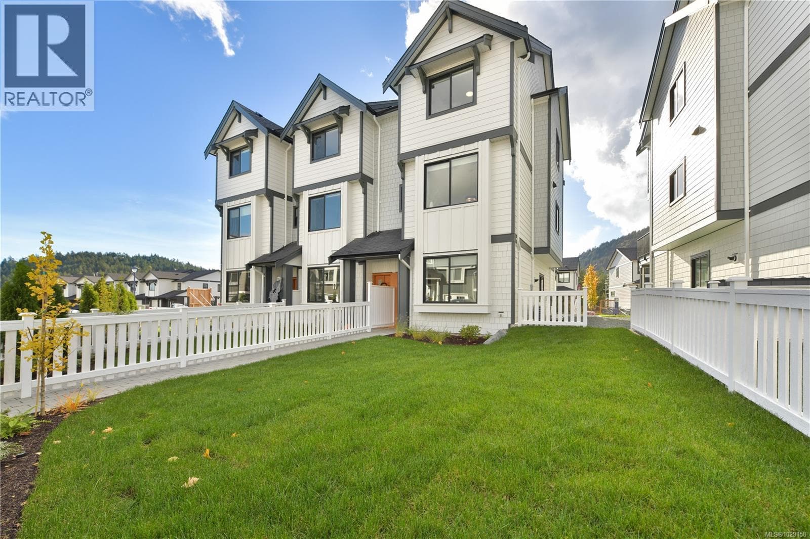 1511 Atlas Dr photo 3