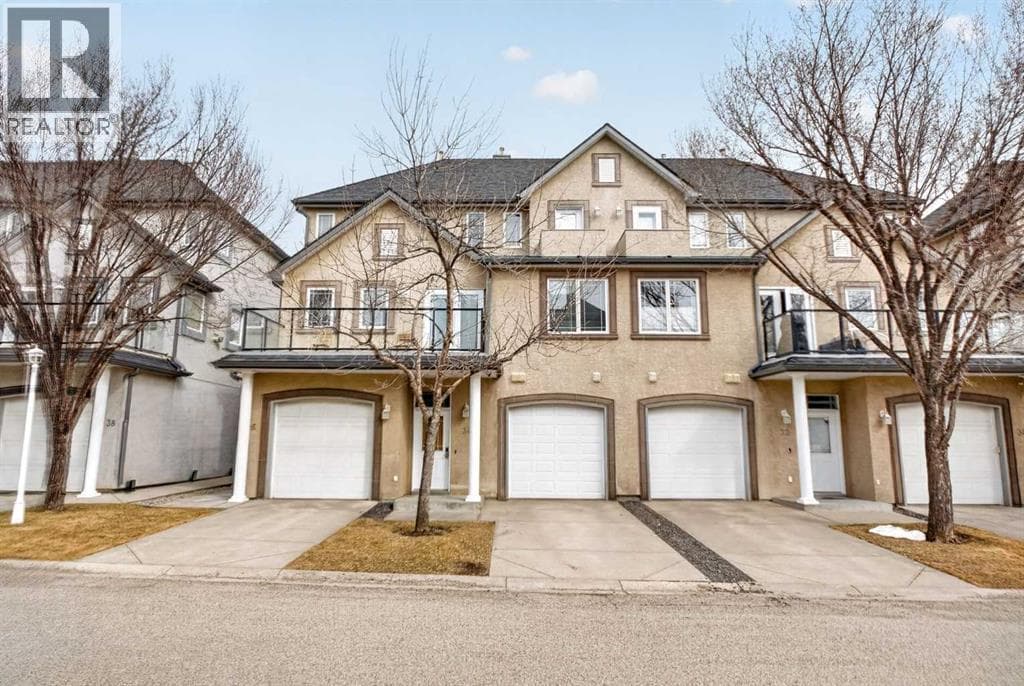 34 Simcoe Place SW photo 3