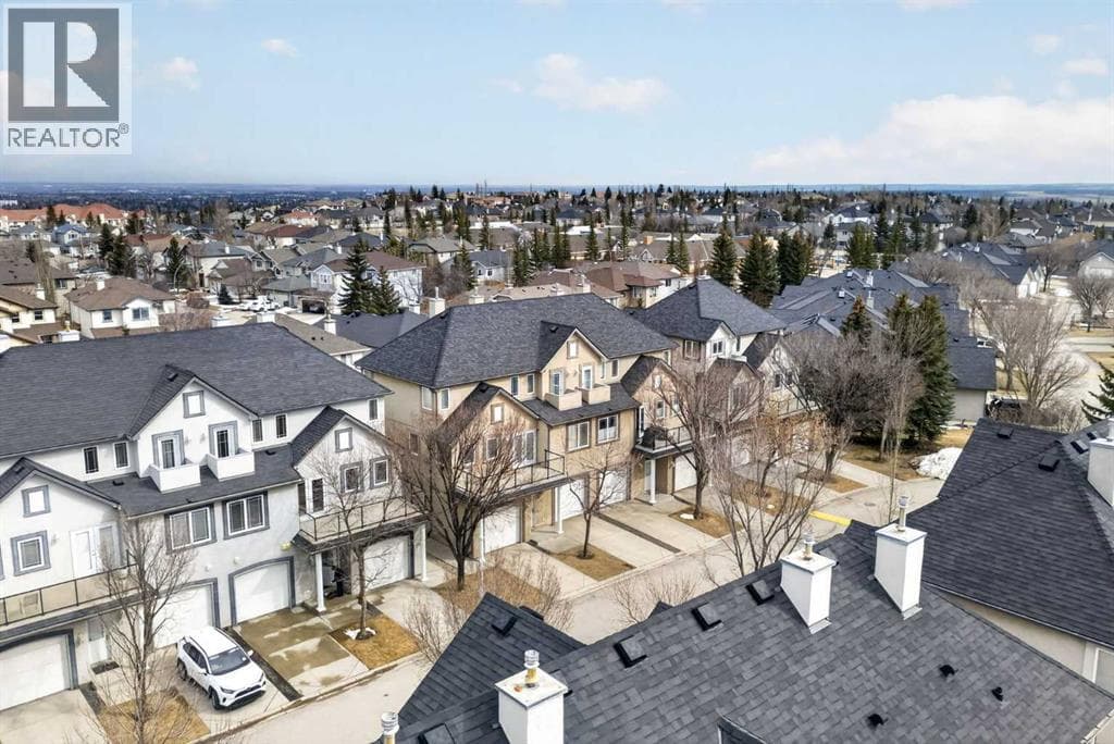 34 Simcoe Place SW photo 2