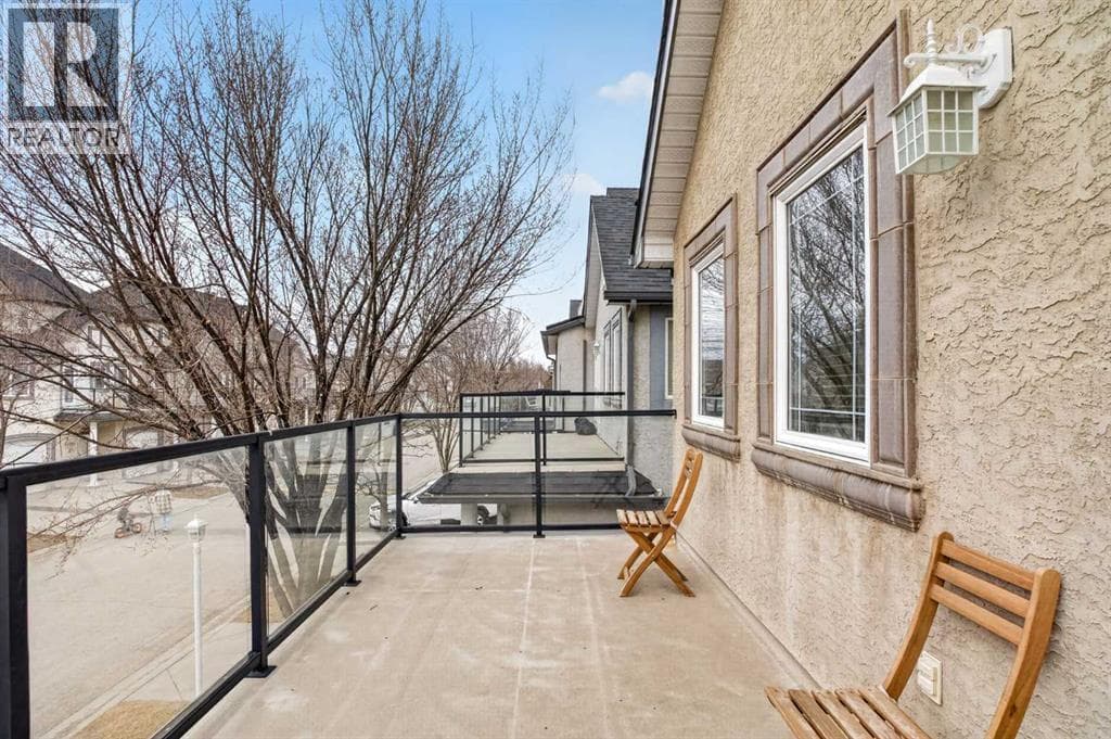 34 Simcoe Place SW photo 4