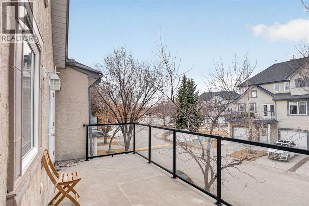 34 Simcoe Place SW photo 5