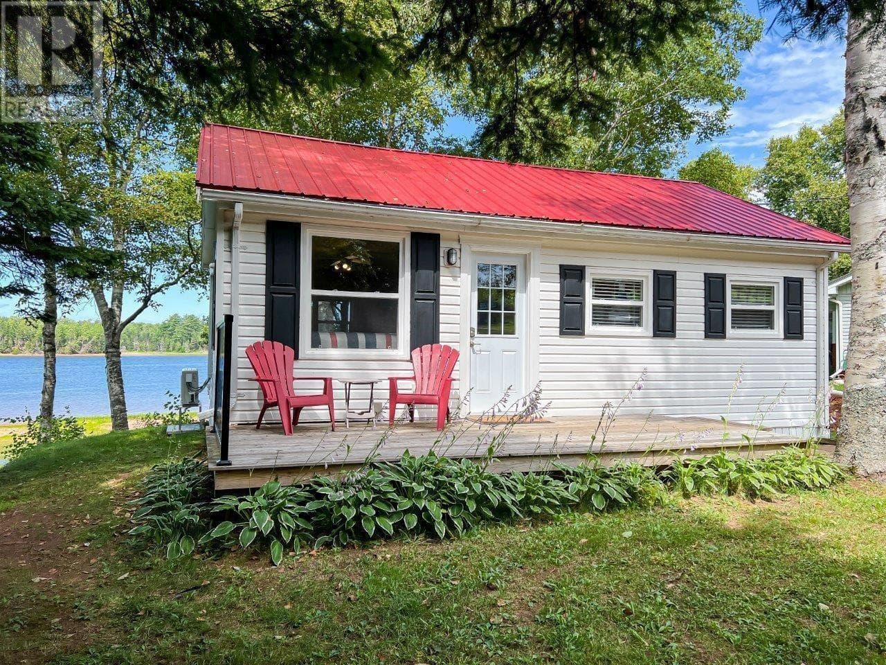 115 Roderick MacKenzie Lane photo 4